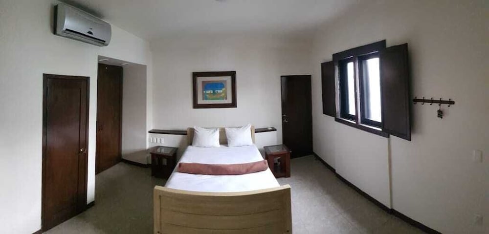 Standard Room, 1 Queen Bed