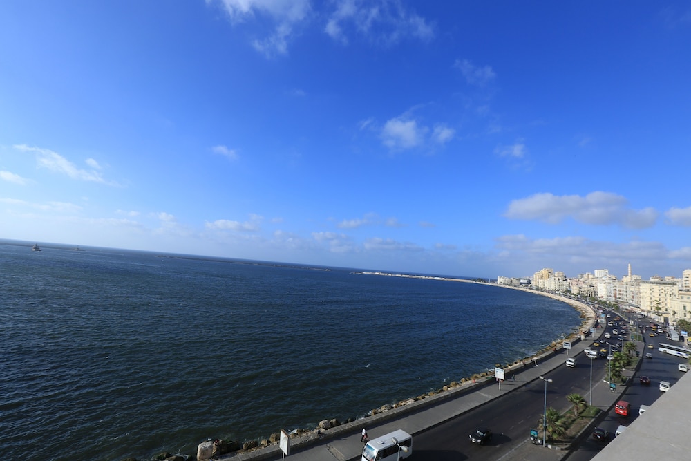 Golden Royal Suite Direct Sea View - Photo 7
