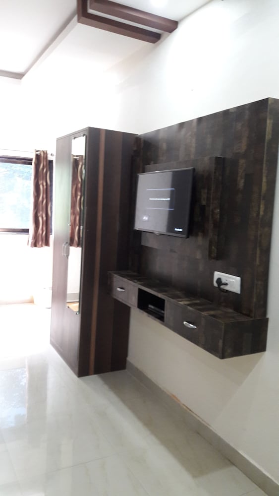Family Room - Photo 7
