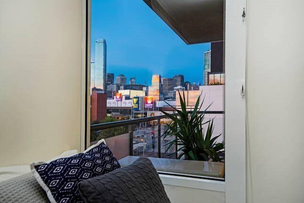 2-Bedroom 1-Bathroom City View Apartment photo 2