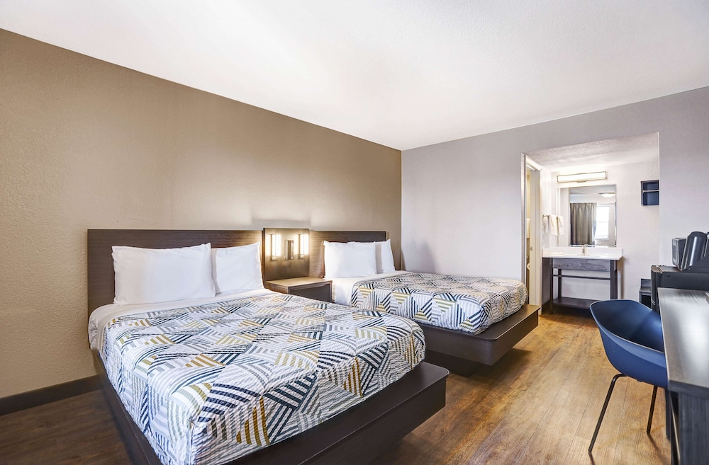 Deluxe Room, 2 Double Beds, Non Smoking, Refrigerator & Microwave photo 1
