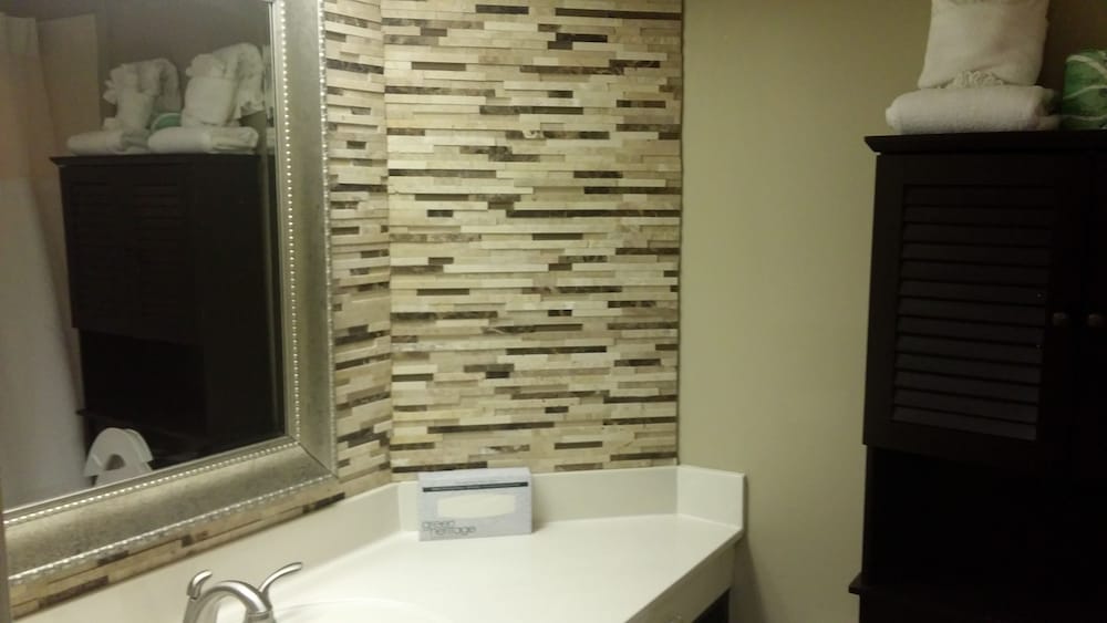 Suite, Jetted Tub, Oceanfront - Photo 4