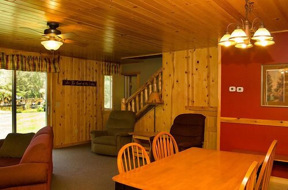 Cabin, 4 Bedrooms (Cabin 18 or 20) photo 3