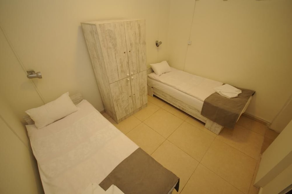Economy Twin Room photo 1