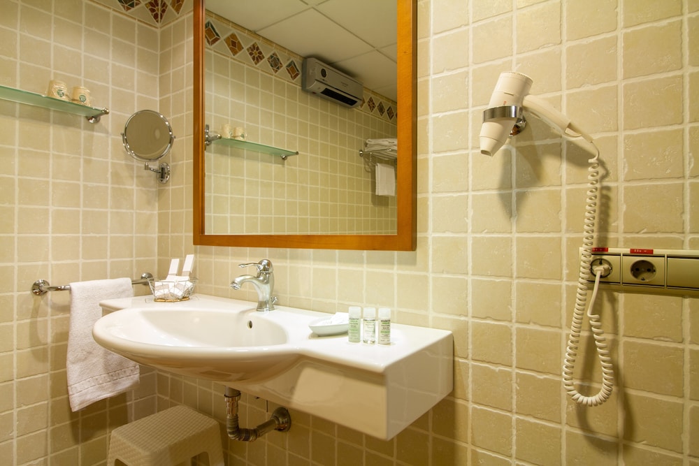 Traditional Twin Room, Balcony - Photo 12