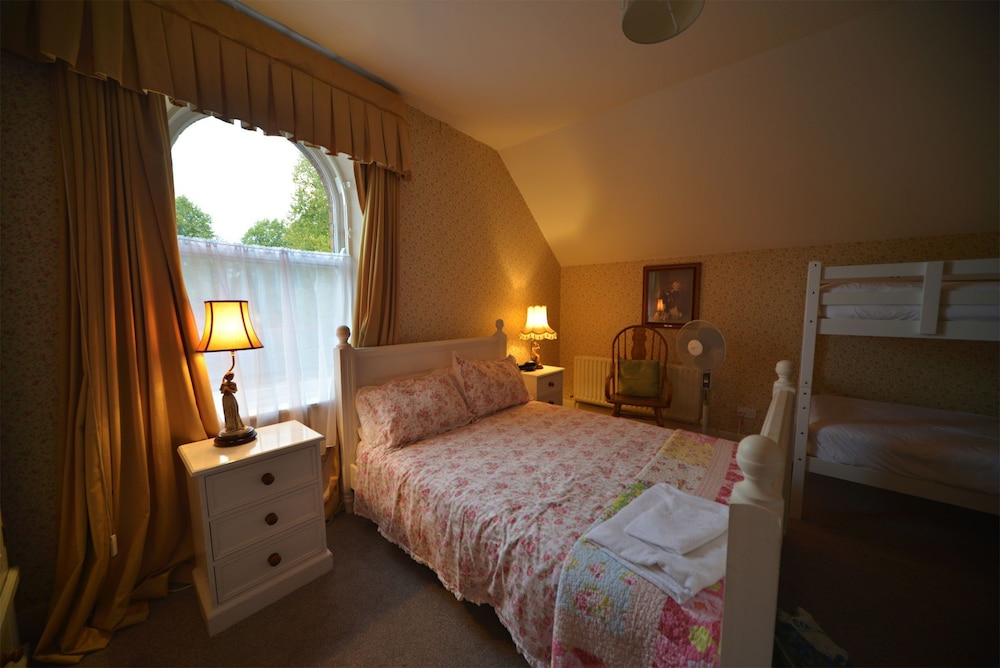 Family Room, Private Bathroom (Meadow Sweet) photo 1