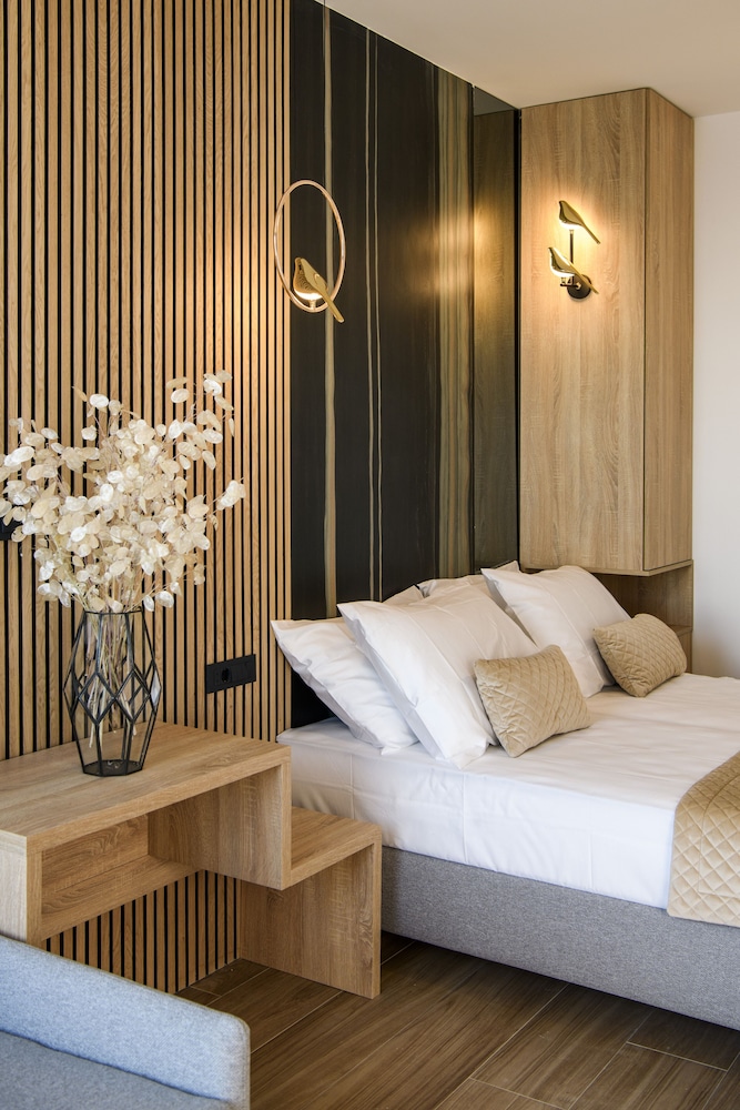 Deluxe Room, Sea View - Photo 11