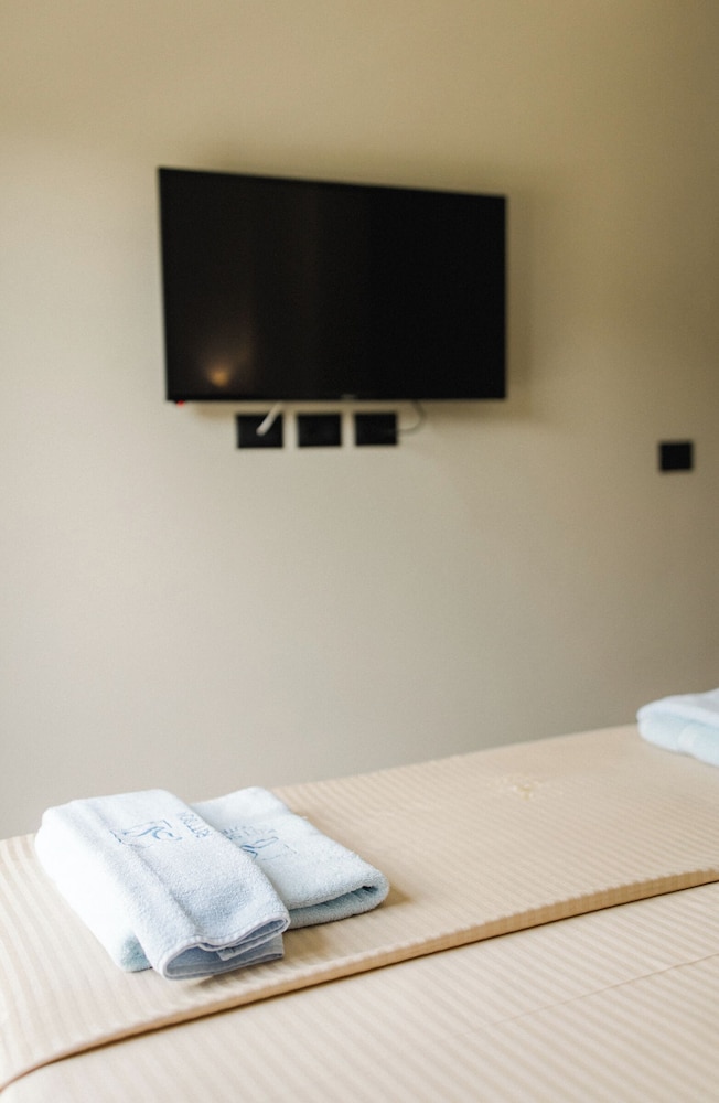 Comfort Suite, Courtyard View