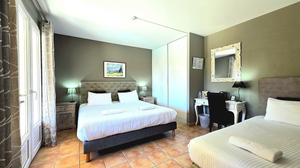 Comfort Triple Room, Pool View
