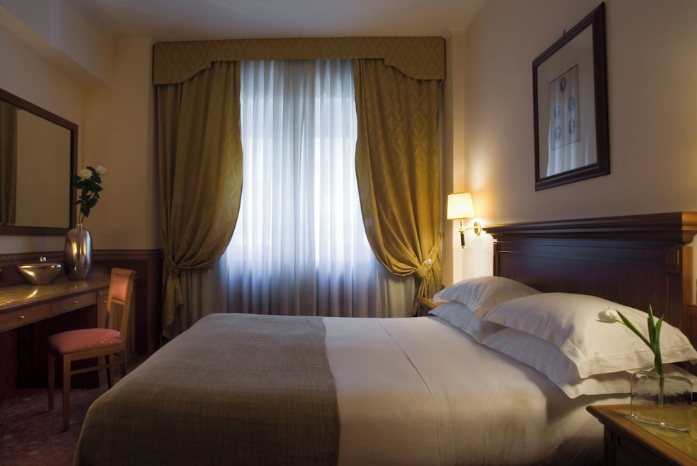 Standard Double or Twin Room - Photo 2