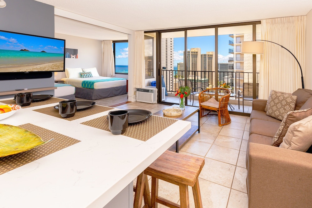 High Floor Ocean View Condo w/ 2 Beds and Parking: Family Condo, 1 Bedroom, Air conditioning, Ocean View (0062) photo