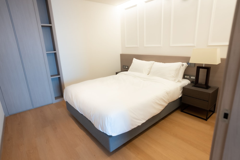 Suite, Multiple Beds, Non Smoking, Corner (Corner Suite) - Photo 6