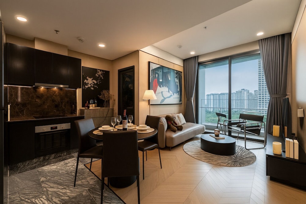 Honeymoon Apartment, 3 Bedrooms, Balcony, City View