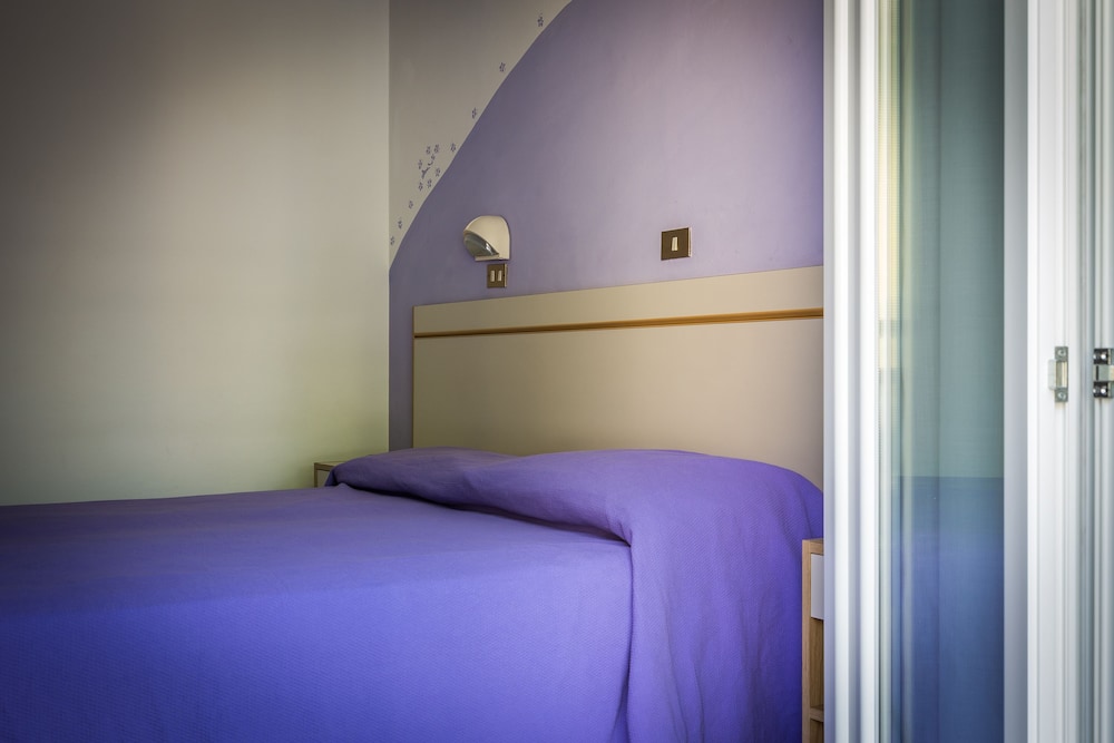 Basic Double Room photo 3