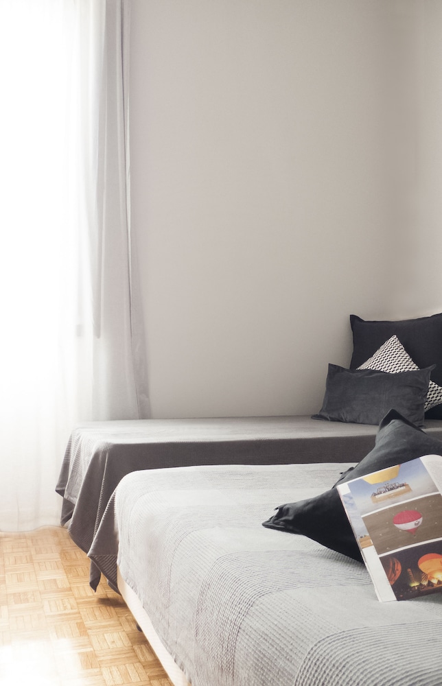 Classic Double or Twin Room, 1 Bedroom, Non Smoking, City View photo 3