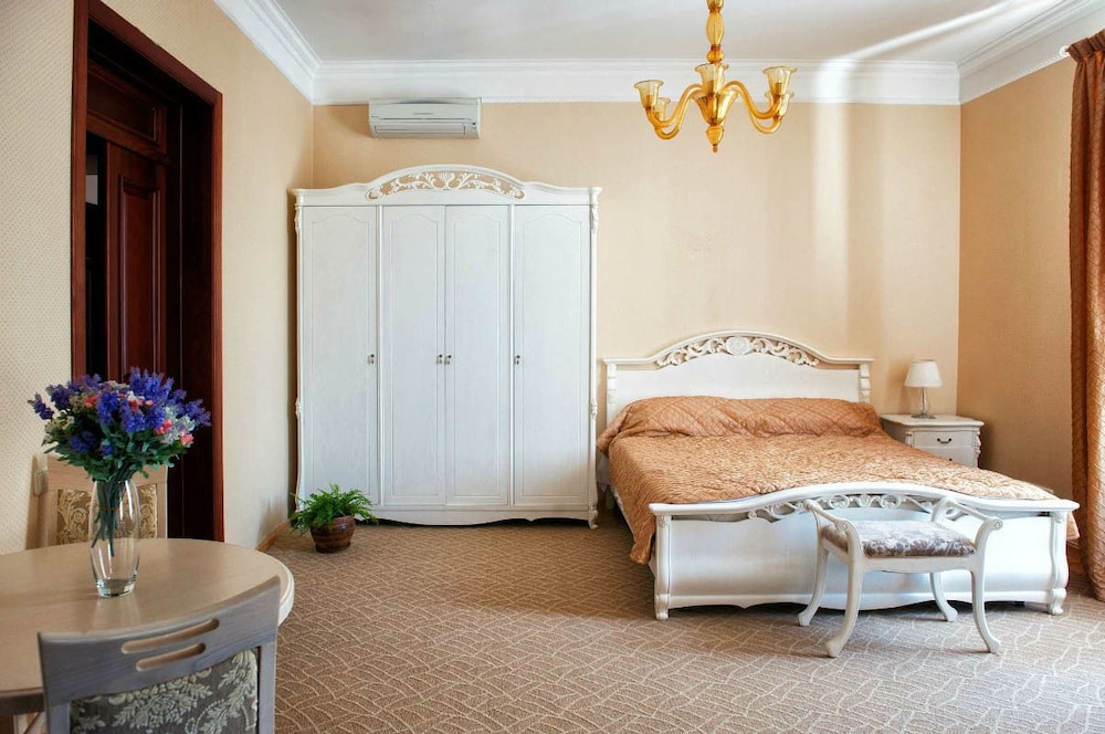 Junior Suite, Courtyard View