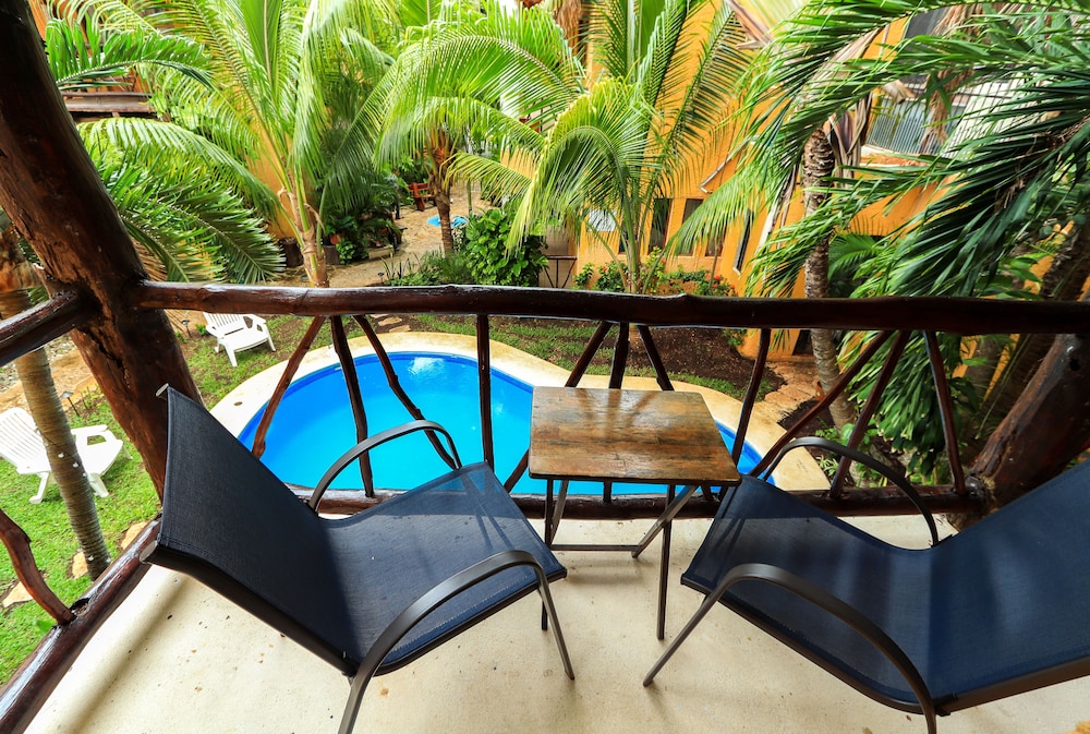 Coba 2 Double Beds with Balcony and Private Bathroom - Photo 4