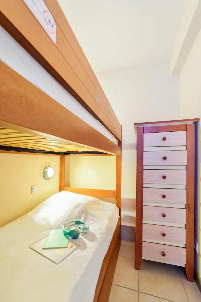 Superior Quadruple Room - Photo 10