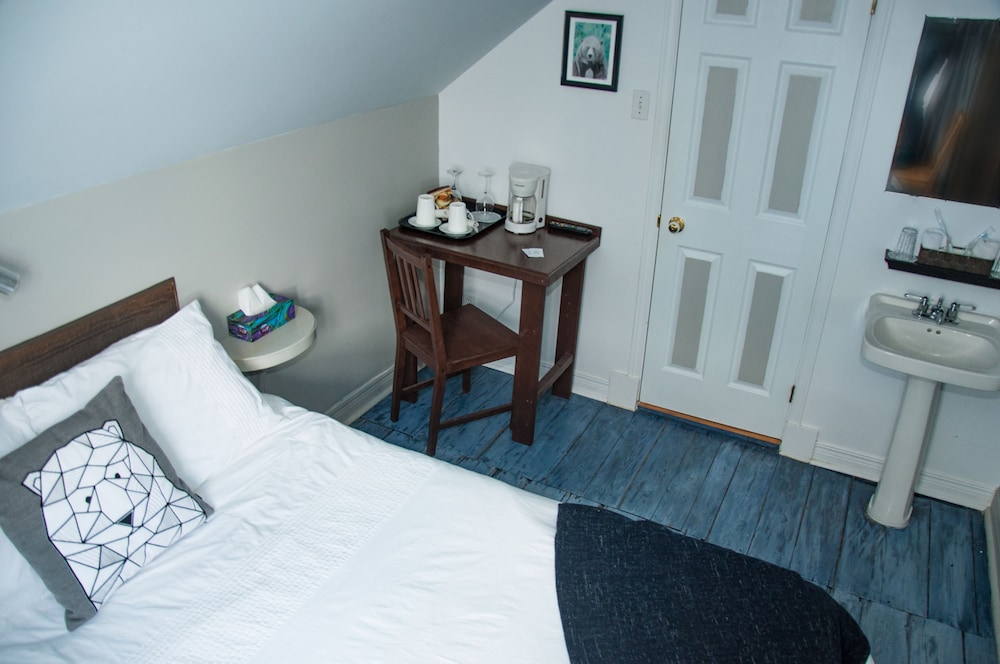 Standard Room, 1 Double Bed, Private Bathroom, River View