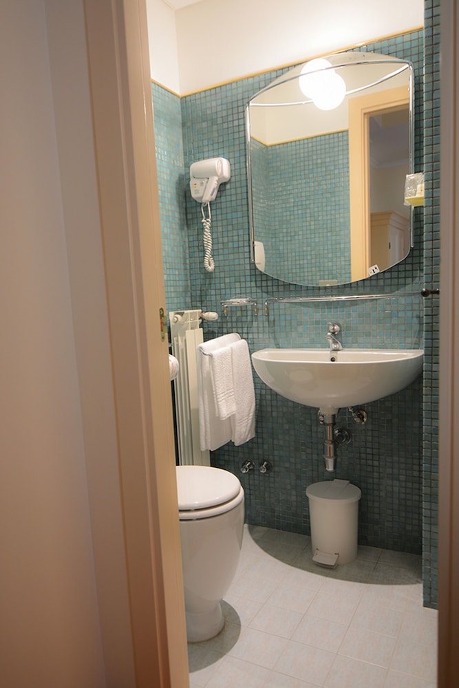 Single Room (Small) photo 3