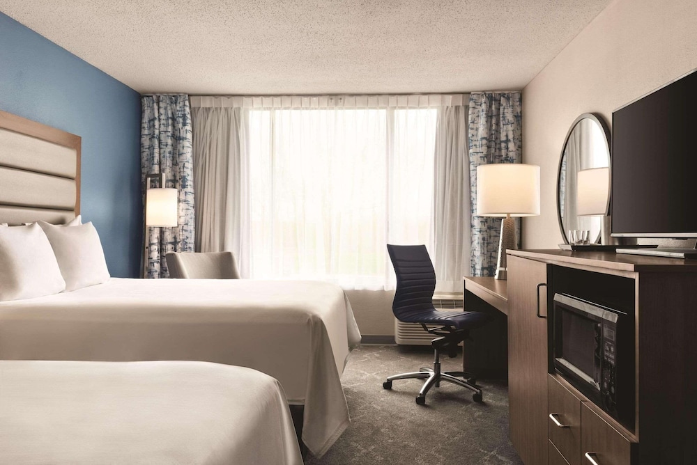 Room, 2 Queen Beds, Non Smoking photo 1