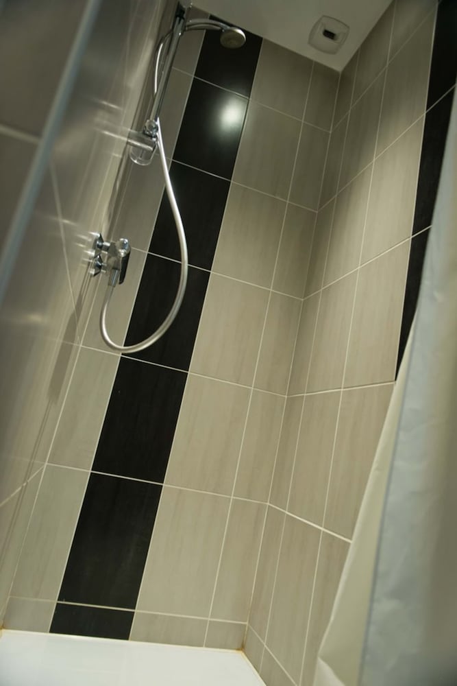 Triple Room, Private Bathroom - Photo 9