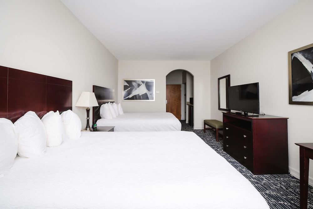 Standard Room, 2 Queen Beds, Non Smoking - Photo 1