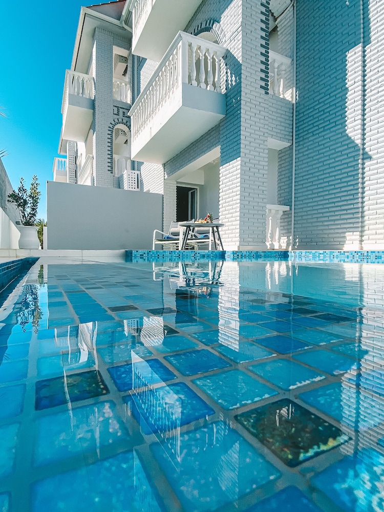 Deluxe Suite, Private Pool - Photo 8
