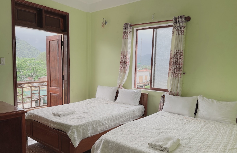 Twin Room, River View photo 3