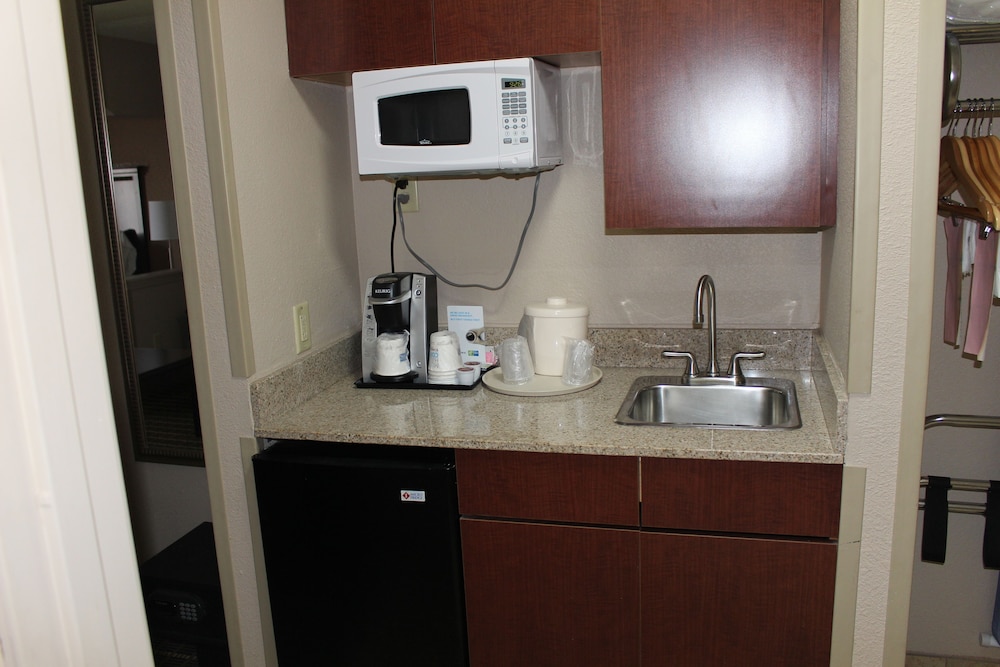 Suite, 1 King Bed - Photo 3