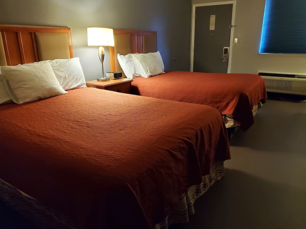 Room, 2 Double Beds, Smoking - Photo 3
