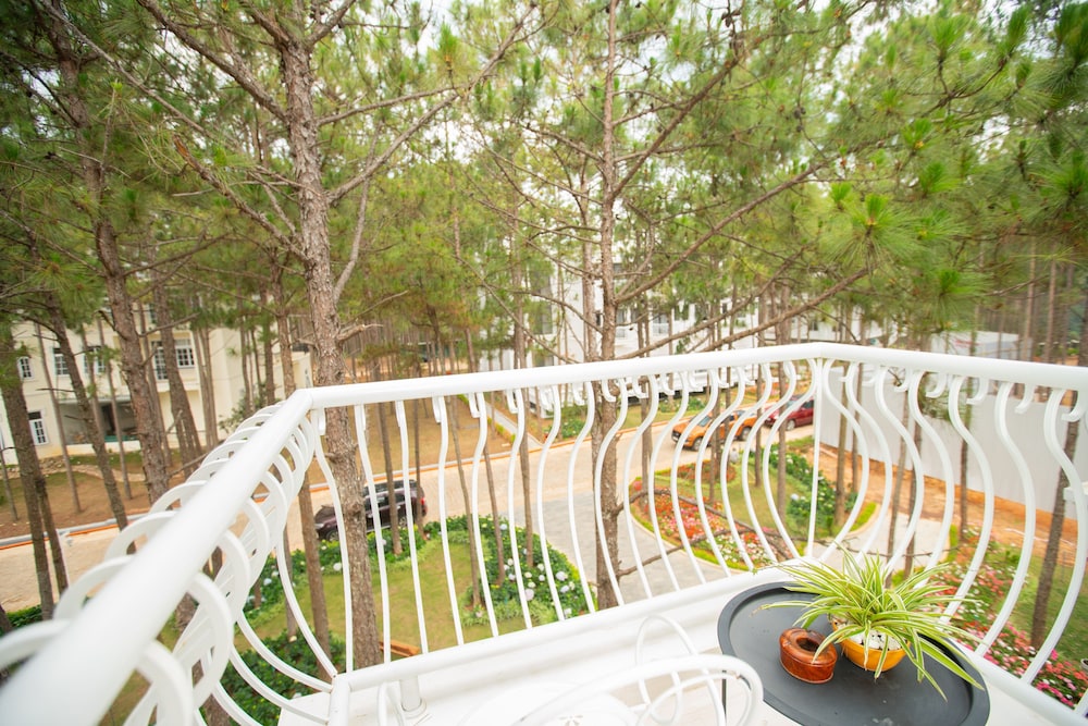 Deluxe Double Room, 1 Bedroom, Garden View - Photo 2