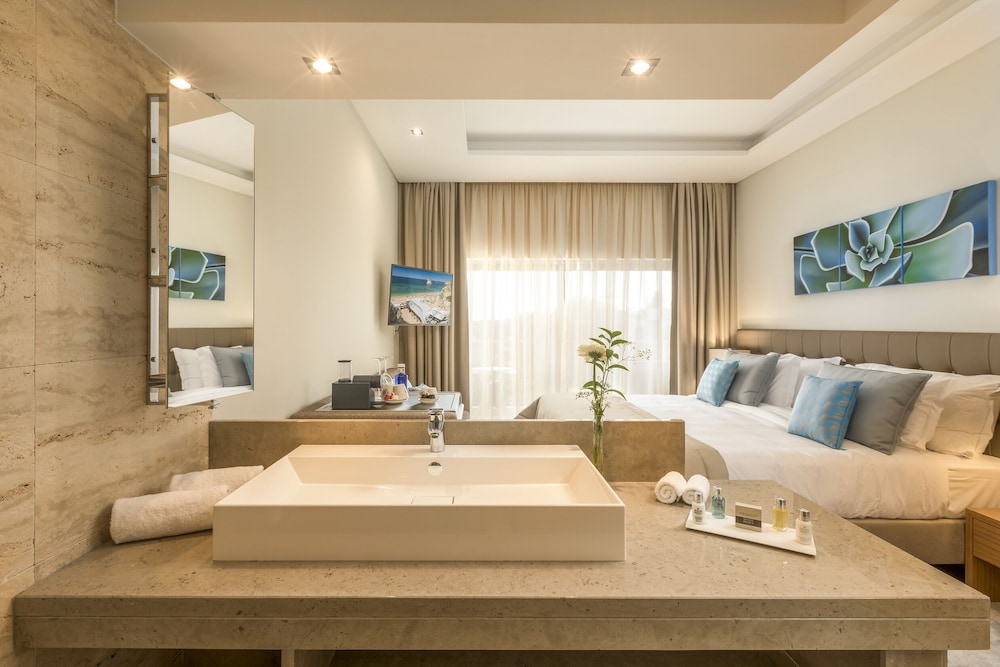 Standard Double Room, Ocean View photo 3