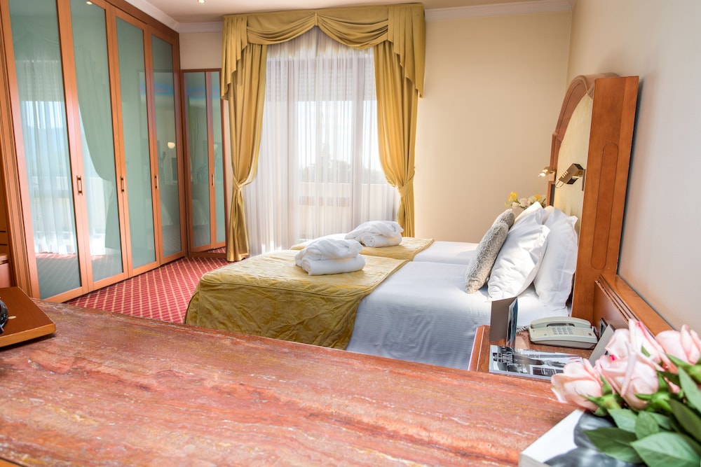 Junior Triple Room, Terrace - Photo 5