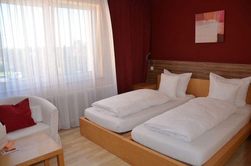 Twin Room - Photo 4