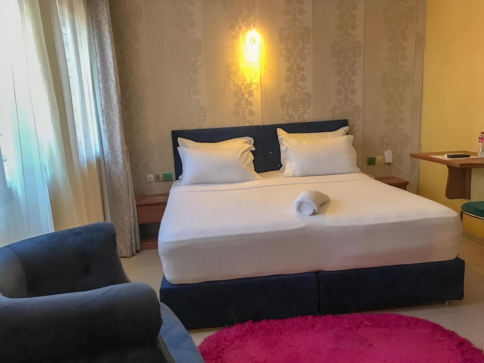 Business Room photo 2
