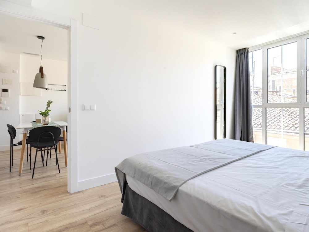 One-Bedroom Apartment photo 2