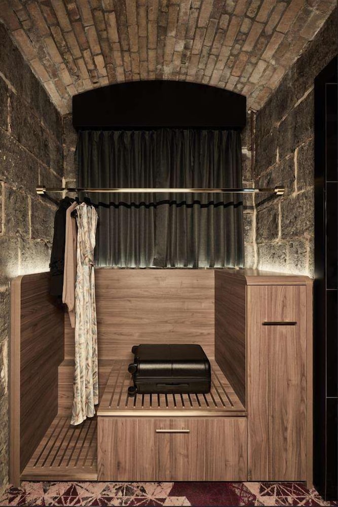 The Interlude Sanctuary Suite photo 3