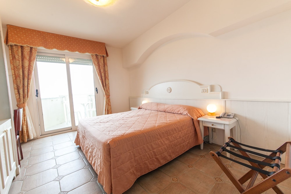 Superior Double or Twin Room, Sea View photo 3