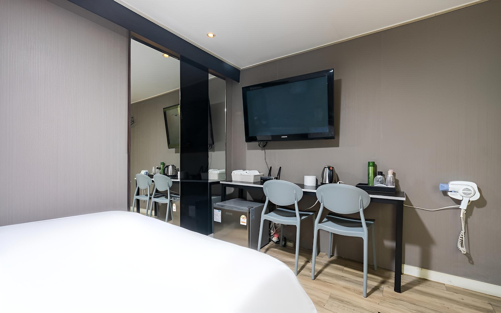 Room (Standard Room) - Photo 6
