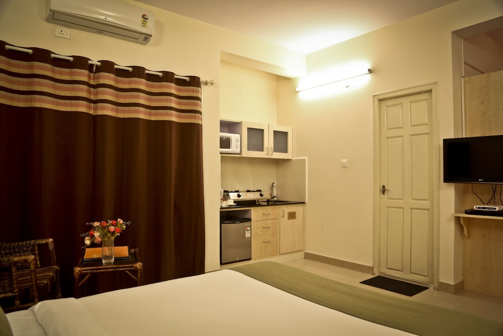 Studio Apartment photo 2