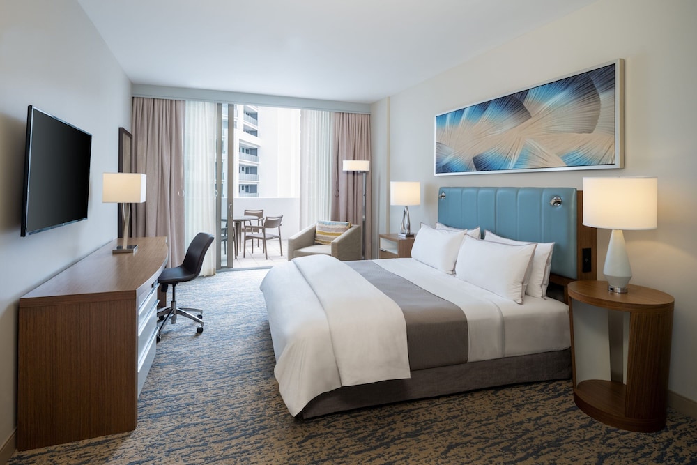 Traditional Room, 1 King Bed, Balcony photo 3