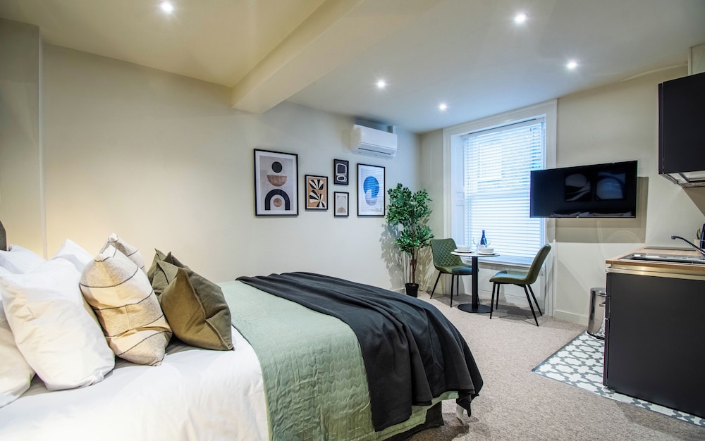 Classic Studio Suite, City View