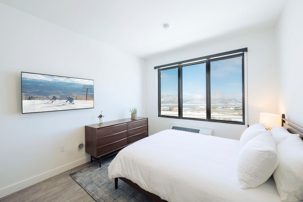 Standard Studio Suite, 1 Queen Bed photo 2