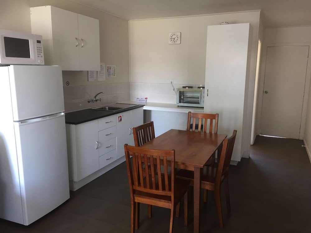 Two Bedroom Self Cointained Renovated Unit photo 3