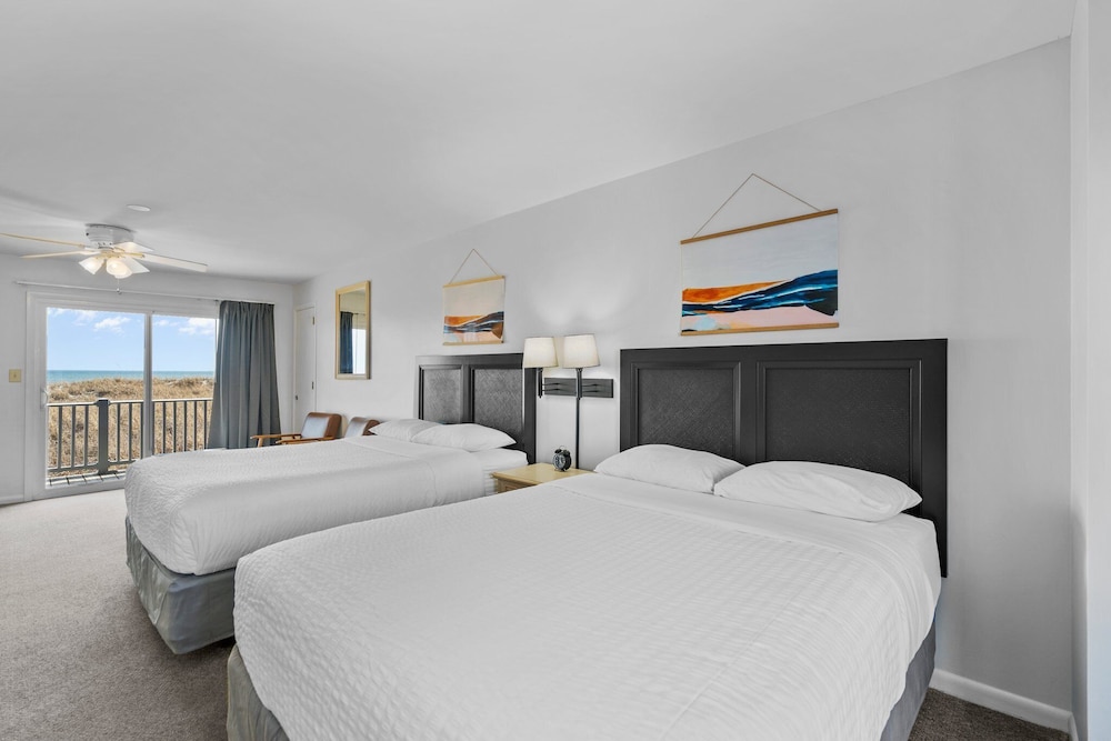 Room, 2 Queen Beds, Ocean View, Oceanfront photo 1