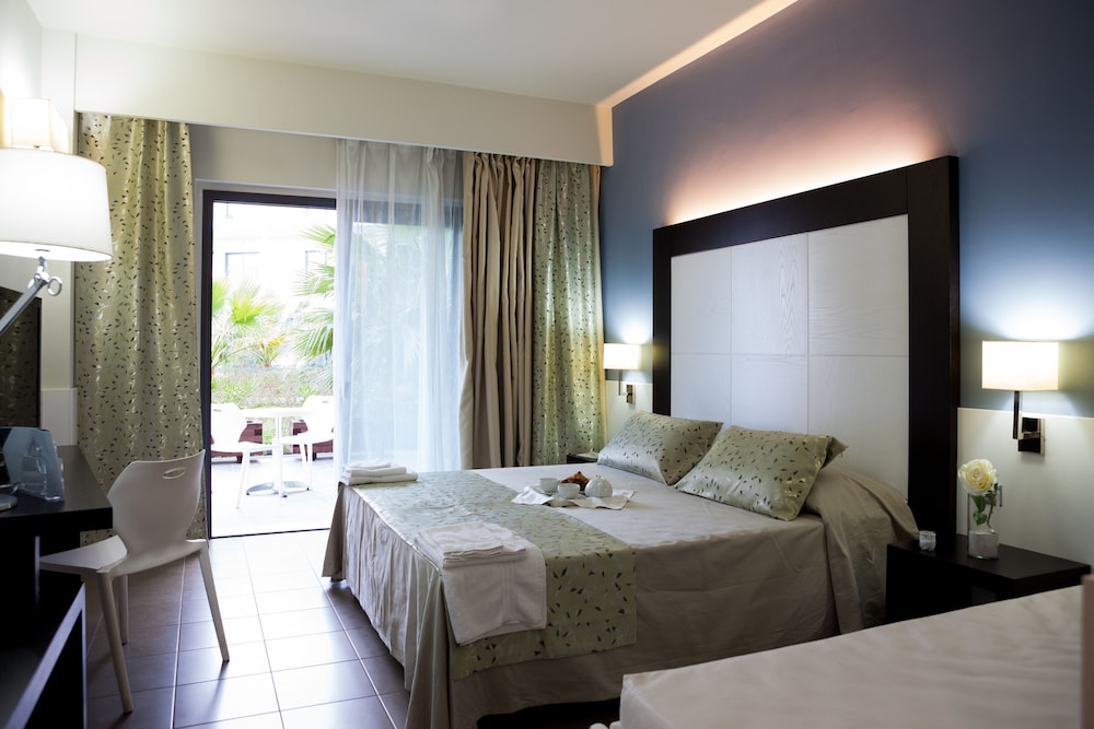 Superior Triple Room, Accessible, Sea View photo 1