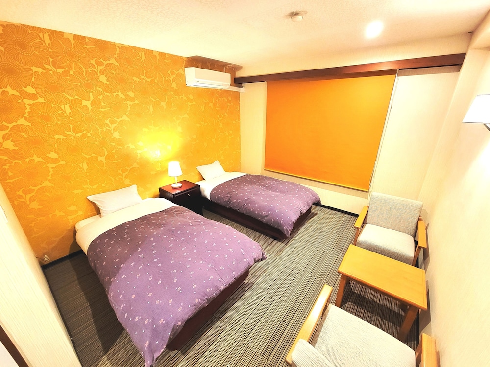 Twin Room - Photo 1