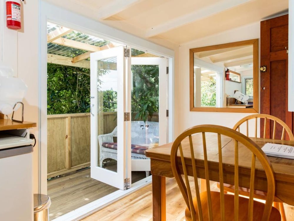 Treetops Bungalow photo 2
