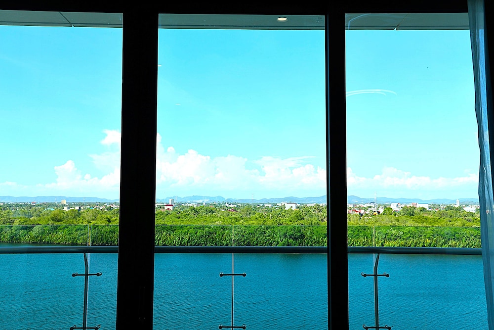 Executive Suite Mountain and River View - Photo 5